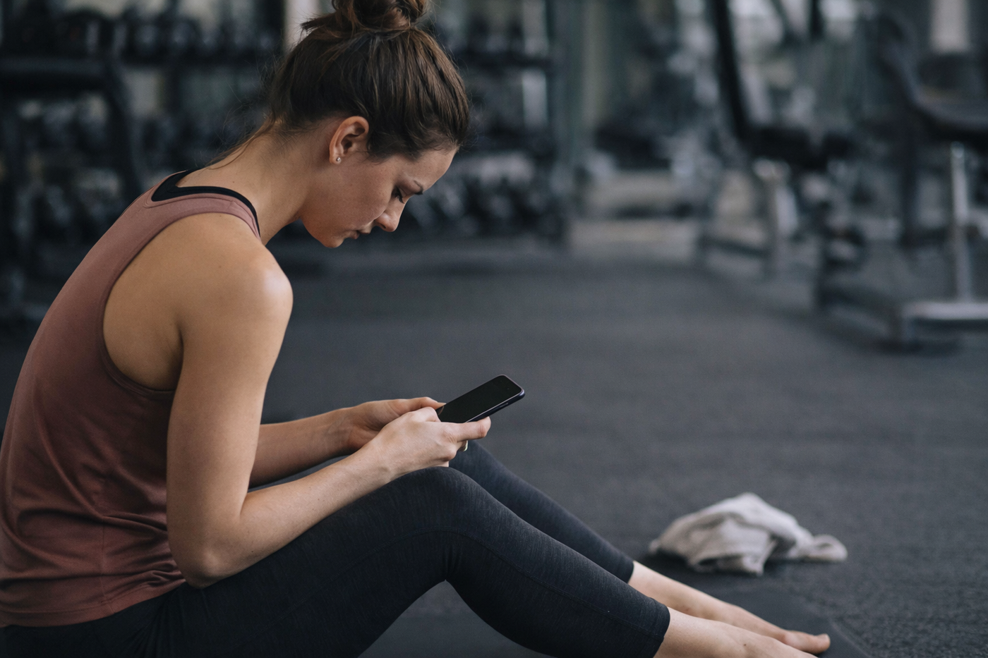 What The Phone-Checking At The Gym Is Really About